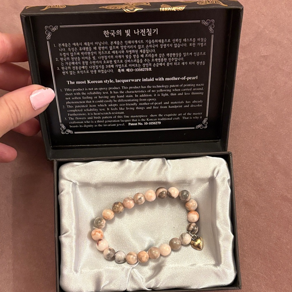 Korean Mother of Pearl Bracelet NWT